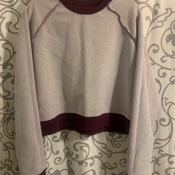 Nike Women’s Burgundy Crewneck Sweatshirt - Picture 6 of 7